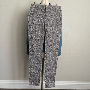 Size 26 White Black Leopard Print Denim Slim Leg Jeans   In excellent pre-owned